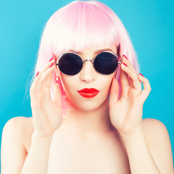 beautiful woman wearing pink wig  - Fotó, kép