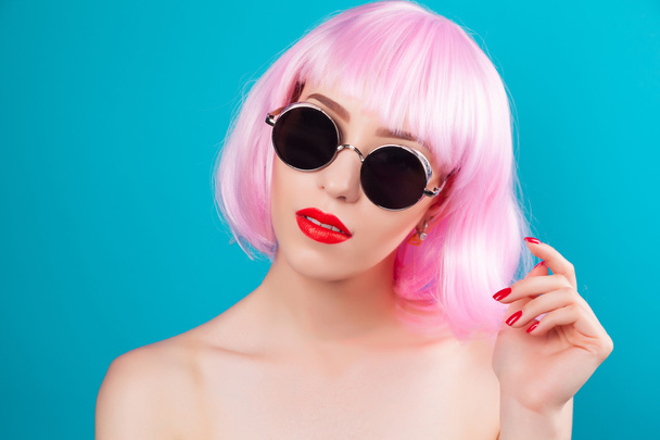 beautiful woman wearing pink wig  - Zdjęcie, obraz