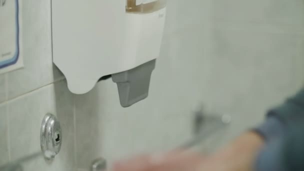 Man Washes Hands in Bathroom - Materiaali, video
