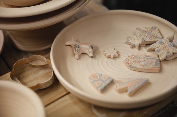 Wyroby z ceramiki pieczone bez glazury zbliżenie - Zdjęcie, obraz