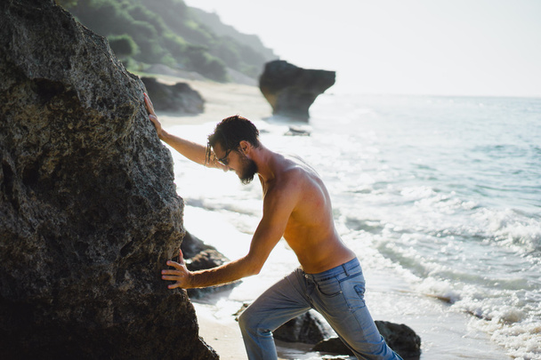 man on the beach on  ocean background - Foto, Imagem