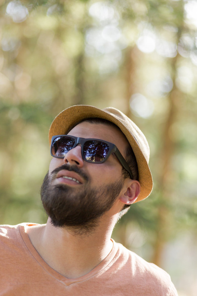 Handsome bearded wearing hat and sunglasses - Fotografie, Obrázek