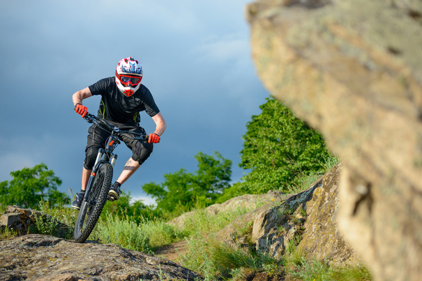 Professional Cyclist Riding the Bike on the Beautiful Spring Mountain Trail. Extreme Sports - Valokuva, kuva