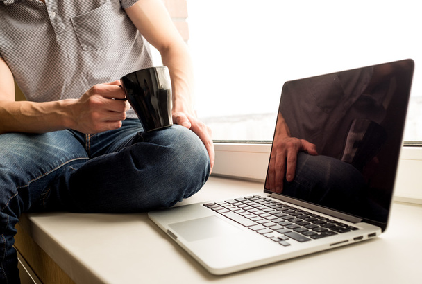 Man with coffee and laptop - Фото, зображення