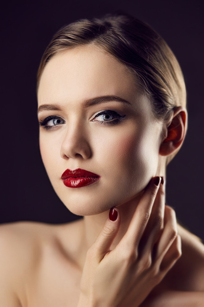 Classic red lips girl - Foto, afbeelding