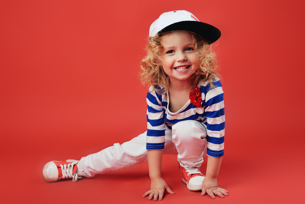 Portrait of a cute little girl in fashionable clothes. beautiful child - Fotó, kép