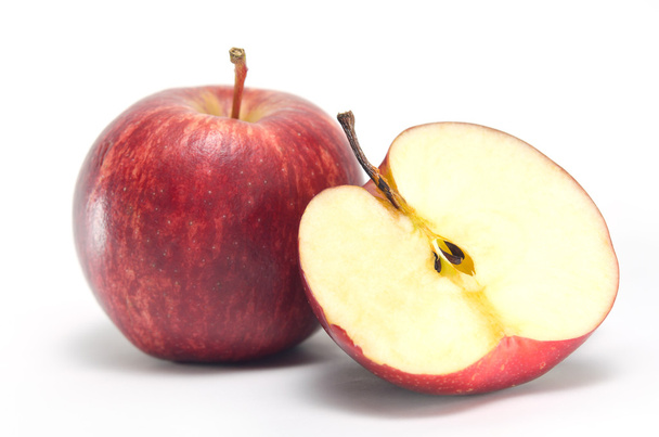 Яблочные фрукты и половина изолированы на белом фоне
 - Фото, изображение