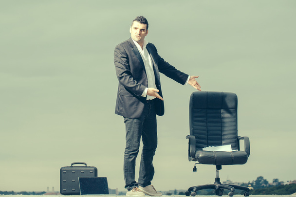 businessman with paper in outdoor office - Fotoğraf, Görsel