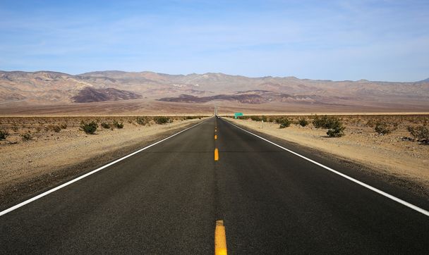 Estradas em Death Valley, Califórnia, EUA
 - Foto, Imagem