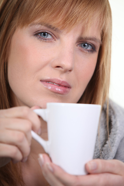 Red head woman drinking a tea - Фото, изображение