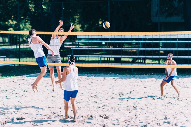 Пляжний волейбол Гравці в дії
 - Фото, зображення