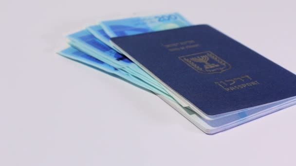Billetes giratorios israelíes de 200 shekel y pasaporte israelí
 - Imágenes, Vídeo