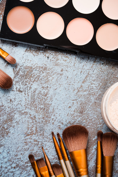Cepillos de maquillaje profesional y colección de herramientas, productos de maquillaje
 - Foto, Imagen