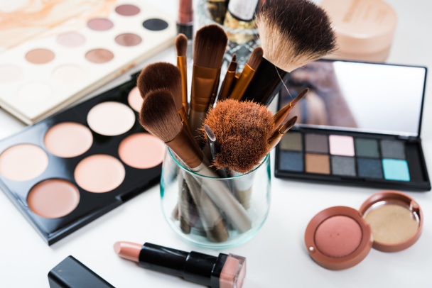 Professionele make-up borstels en gereedschappen, make-up producten set - Foto, afbeelding