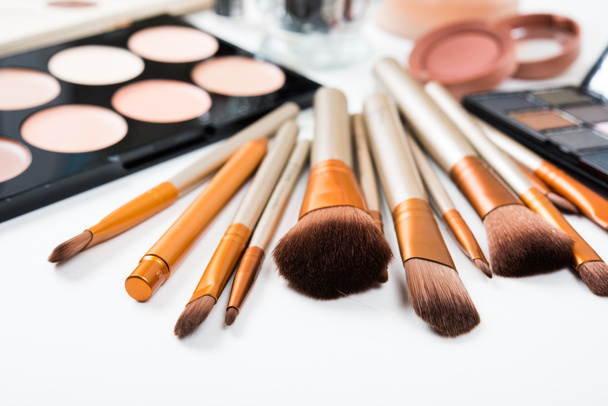 Professionele make-up borstels en gereedschappen, make-up producten set - Foto, afbeelding