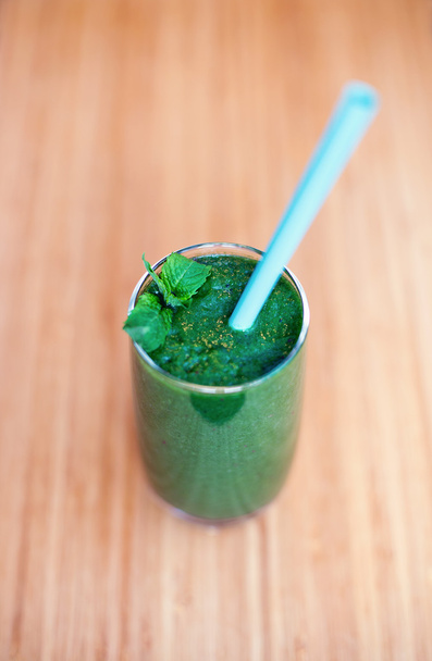 Green healthy smoothie with spinach, green apple and celery - Photo, Image