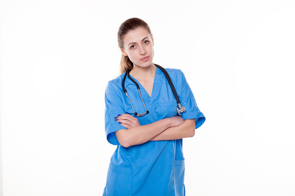 mujer médico se para en una pared con estetoscopio
 - Foto, Imagen