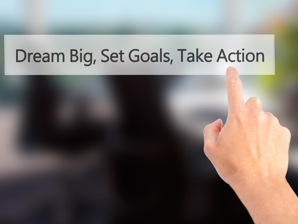 Rüya büyük belirlenen hedefleri bir eylemi - görüntü üzerinde bir düğmeye basarak el - Fotoğraf, Görsel