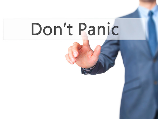 No entres en pánico - Empresario pulsando el botón de mano en la pantalla táctil i
 - Foto, imagen