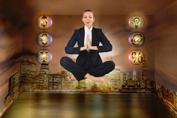 Businesswoman meditating in the box - Photo, Image