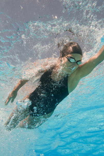 спортивное плавание в бассейне
 - Фото, изображение