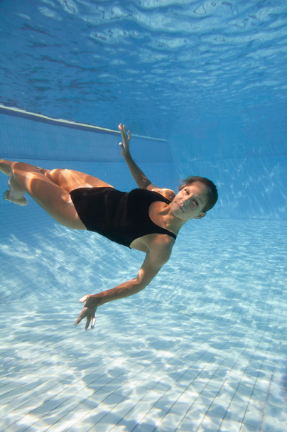 naisten uima-allas
 - Valokuva, kuva