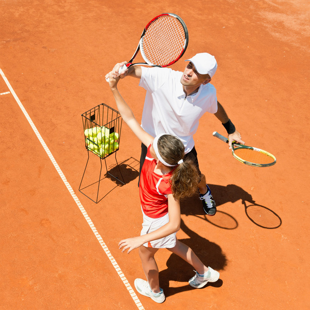 тренер и юная теннисистка
 - Фото, изображение