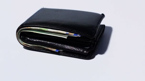 Pyörivä eri Israelin sekelin rahaa laskut lähellä mustaa nahkaa lompakko
 - Materiaali, video