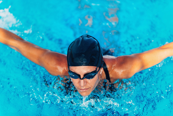 Professional female swimmer - Фото, изображение