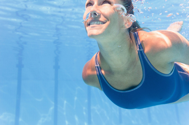 Žena, plavání pod vodou - Fotografie, Obrázek
