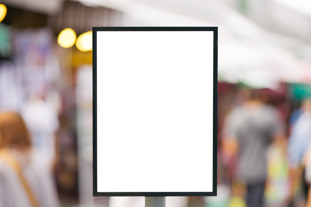 leeres Schild mit Kopierplatz für Ihre SMS oder Inhalte in modernen Einkaufszentren. - Foto, Bild