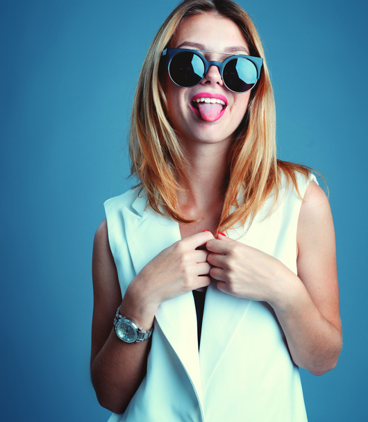 Surprised young woman in glasses over gray background - Fotoğraf, Görsel