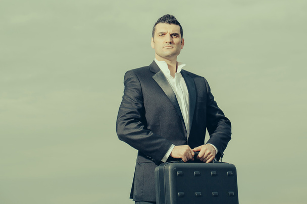 businessman with briefcase outdoor - Фото, зображення