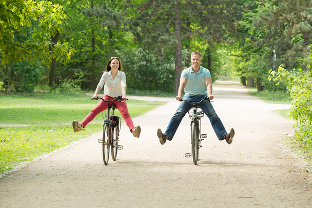 Happy Couple Riding Bicycle In Park - Foto, Imagem