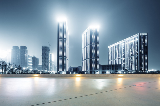 порожніх вулицях з сучасних будівель у місті Ханчжоу  - Фото, зображення