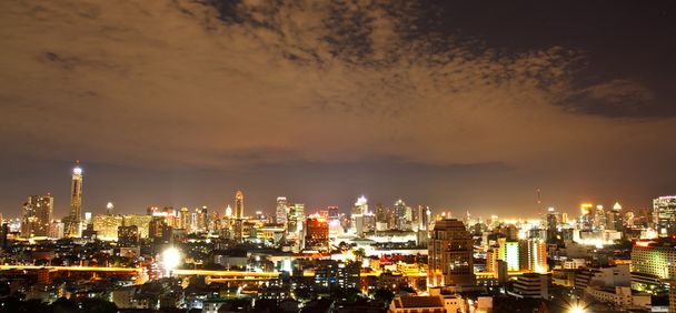 πόλη στο βράδυ, Μπανγκόκ, Ταϊλάνδη - Φωτογραφία, εικόνα