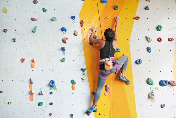 spor salonunda tırmanma sporcumuz - Fotoğraf, Görsel