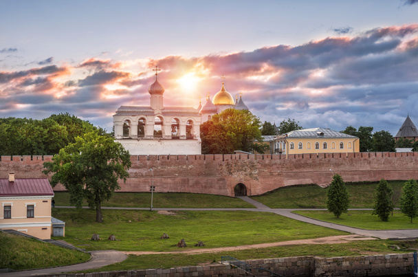 A cloud over Novgorod - Foto, Bild
