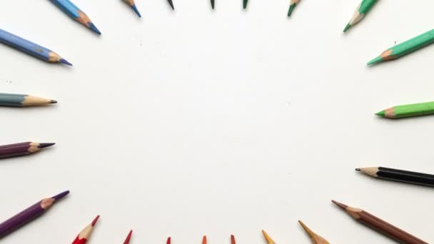 Crayons de couleur créatifs sur fond
 - Séquence, vidéo