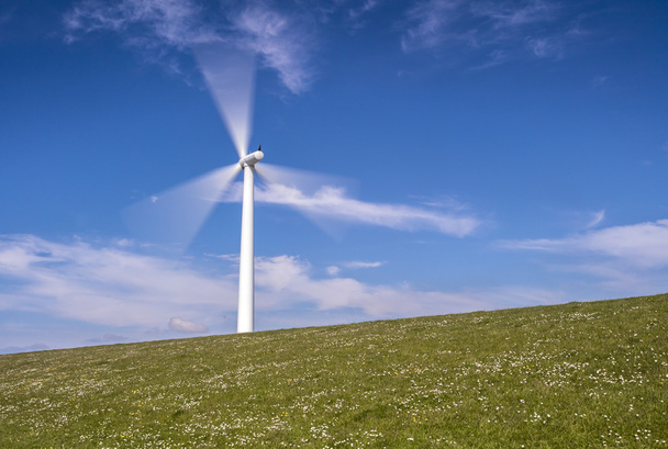 Turbina wiatrowa w ruchu - Zdjęcie, obraz