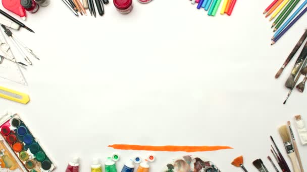 Καλλιτεχνικό περίγραμμα ζωγραφική με τα εργαλεία της τέχνης - Πλάνα, βίντεο
