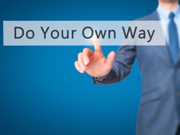 Do Your Own Way - Imprenditore premere sullo schermo digitale
. - Foto, immagini