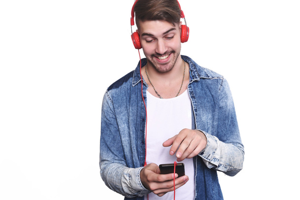 Young man listening to music with smartphone - Foto, immagini