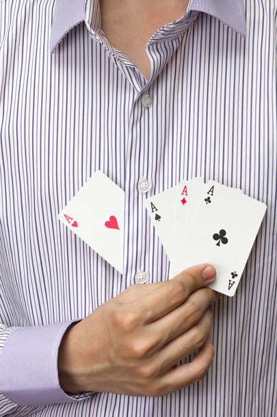 Парень предлагает играть в карты играть казино без регистрации и бесплатно лягушка
