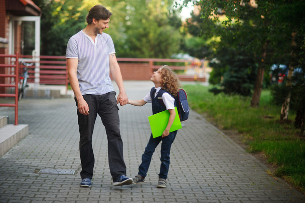 Dad walks to school his son - Fotoğraf, Görsel
