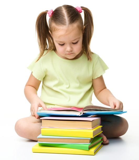 Cute little girl reads a book - 写真・画像