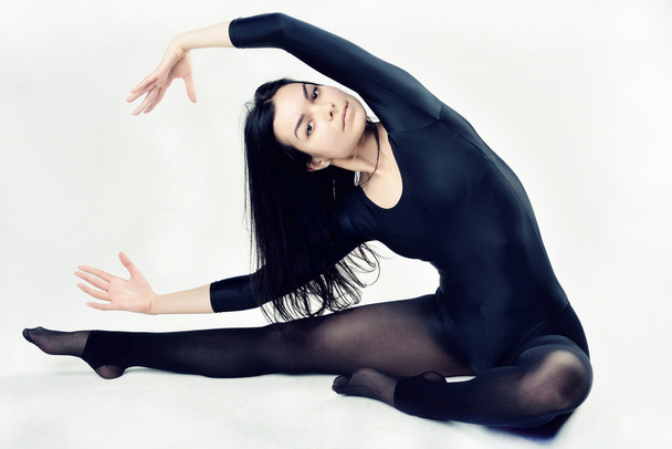 beautiful woman with perfect slim body and long legs doing dance training - Foto, Bild