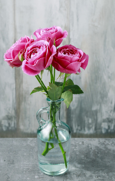 Beautiful pink roses, wooden background - Fotoğraf, Görsel
