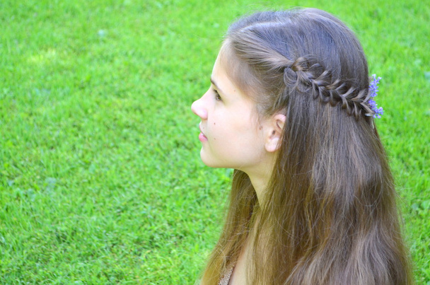 Dívka s dlouhou pletenou vlasy - Fotografie, Obrázek