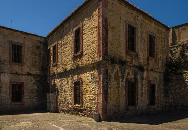 La prison historique de Sinop était une prison d'État située à l'intérieur de la forteresse de Sinop à Sinop, en Turquie.
 - Photo, image